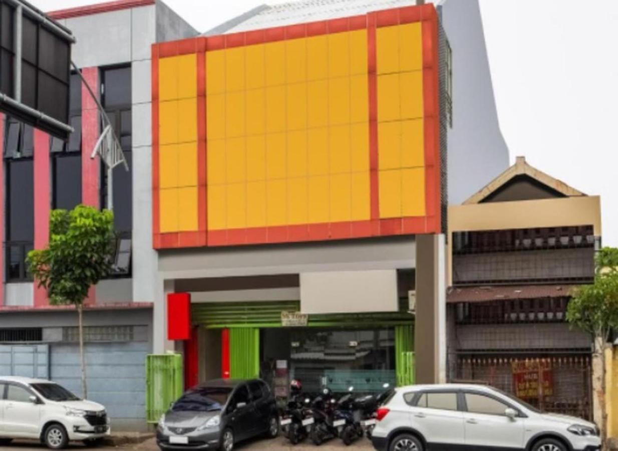 Reddoorz Near Bg Junction Surabaya