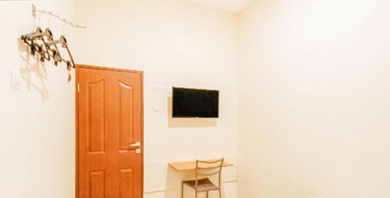 Reddoorz Near Bg Junction Hotel Surabaya