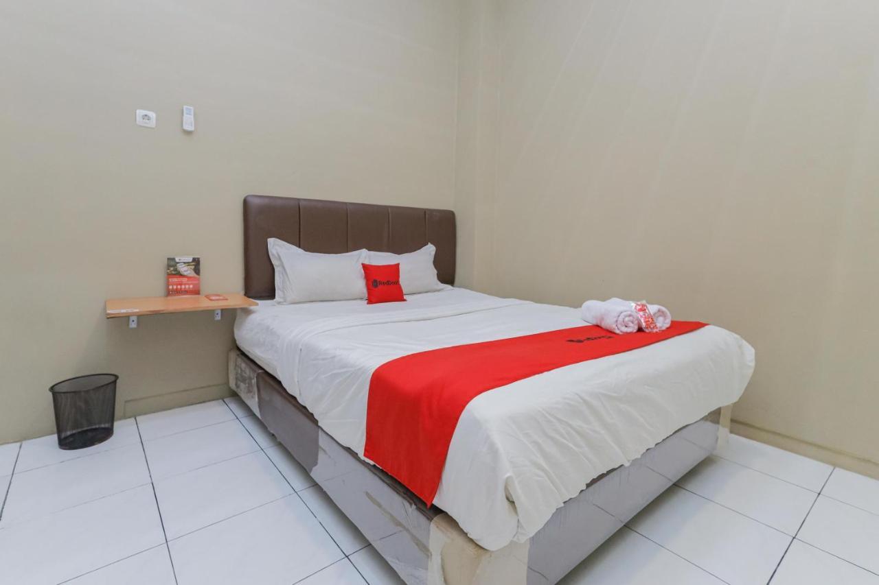 Hotel Reddoorz Near Bg Junction *